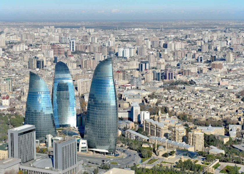 Поехали в Баку, там волны Каспия и пламя любящих сердец 